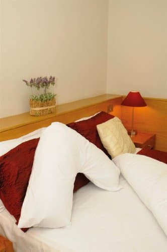 Simplantex V Shaped Pillow Cover - Cream