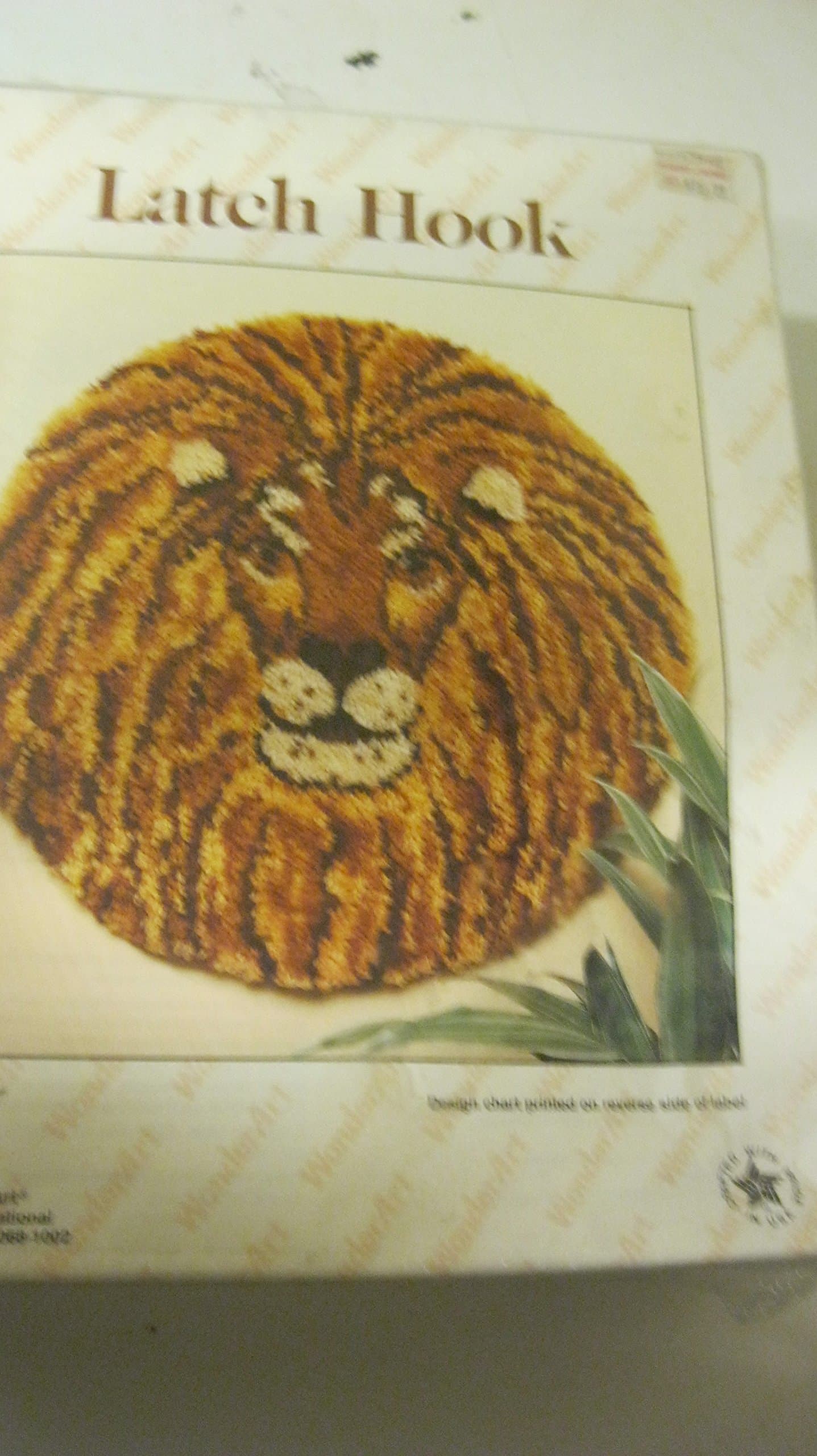 WonderArt Lion 27" Round Latch Hook Kit