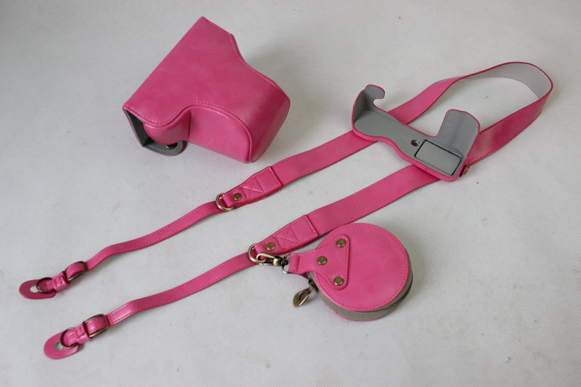 X-A5 Camera Case, Zakao PU Fullbody Bottom Opening Version Protective Leather Camera Case Bag for Fujifilm Fuji X-A5 XA5 15-45mm Lens with Shoulder Strap and Mini Bag (Rosered)